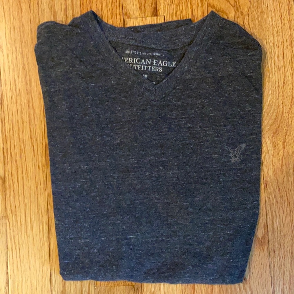 AMERICAN EAGLE short sleeve v-neck